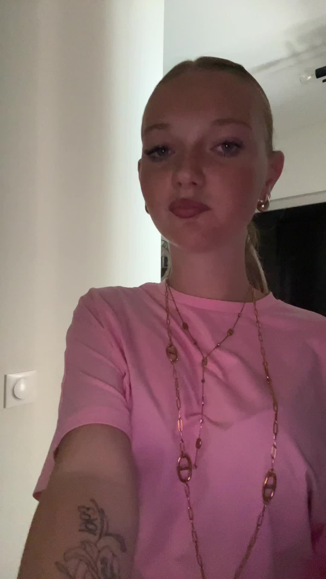 @𝐍𝐚𝐧𝐚 ☀️
