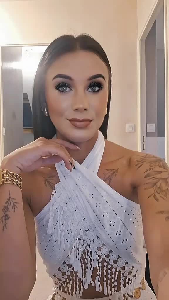 @Lau♒