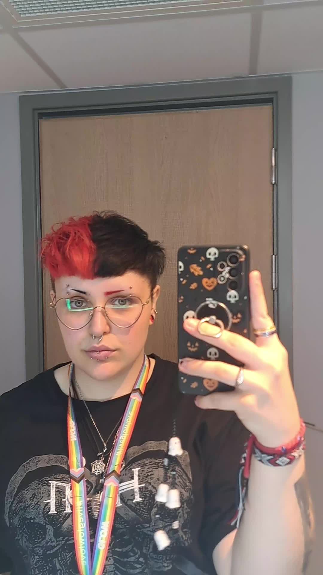 @🖤 𝕰𝖓𝖛𝖞 ❤️ (they/them)