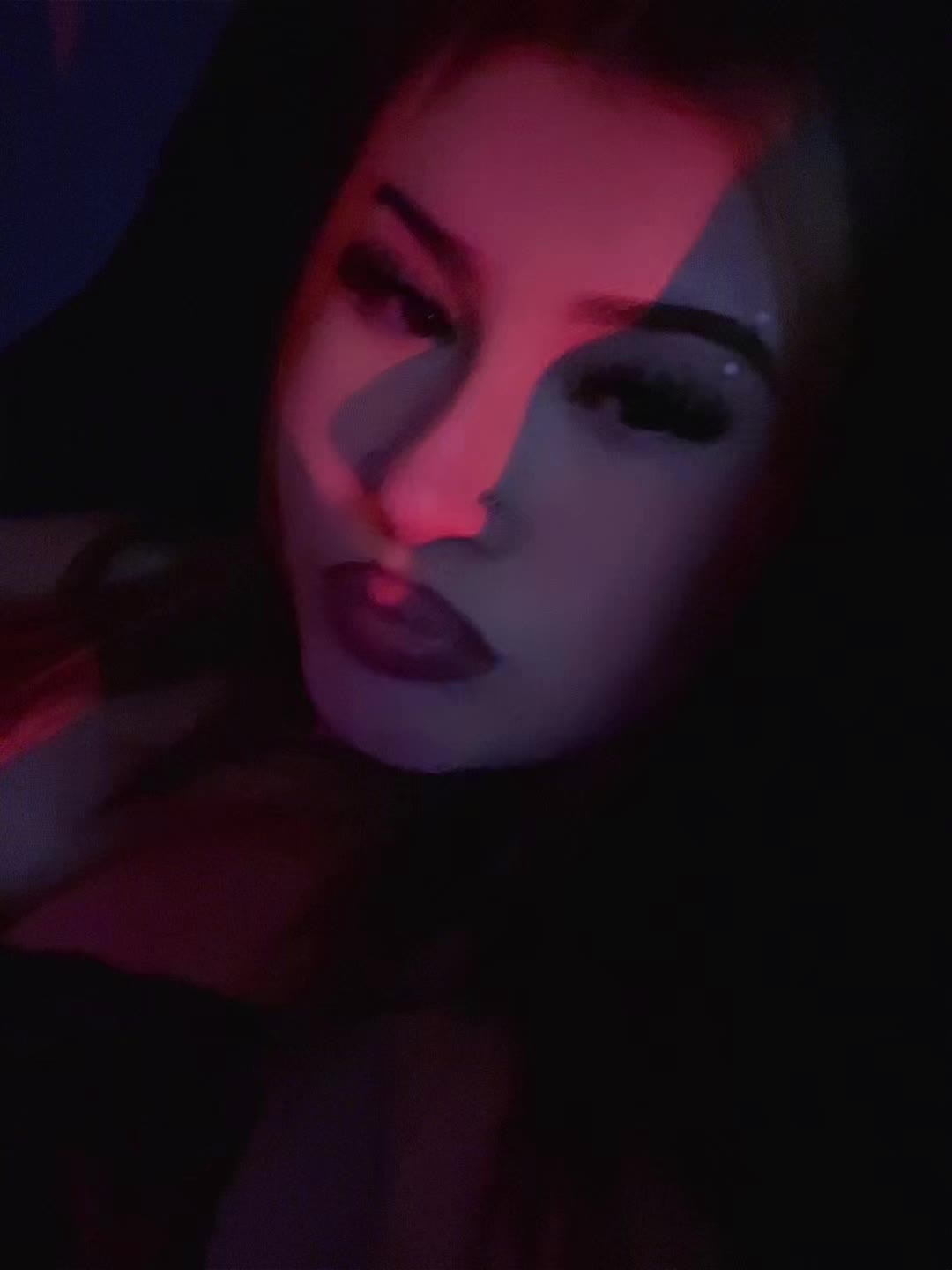 @𖣂