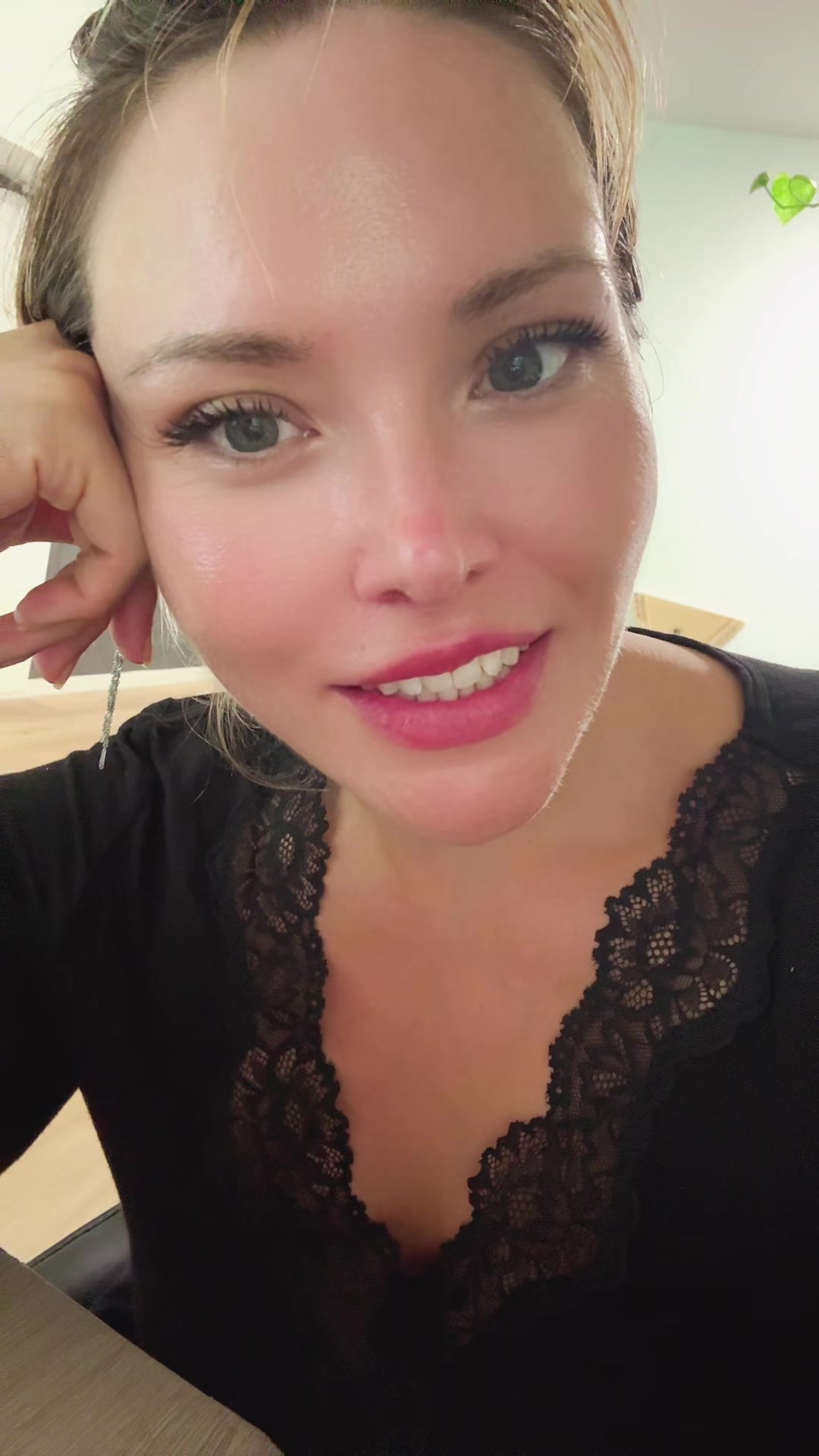 @Anika_Carina🦅
