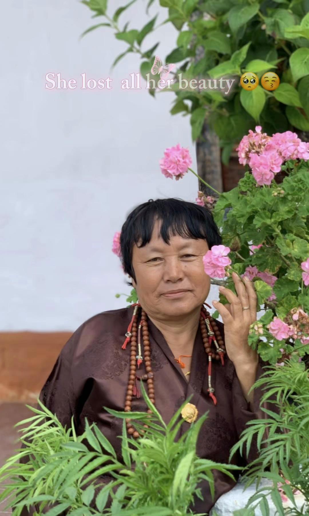 @མོ