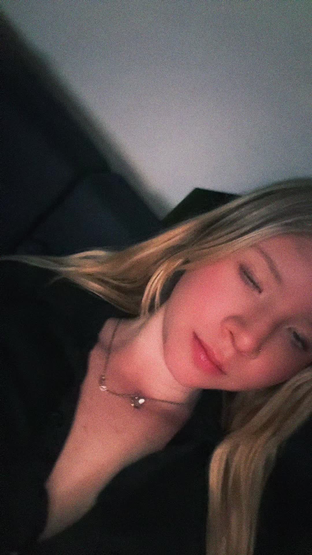 @Laura 🖤 🧸