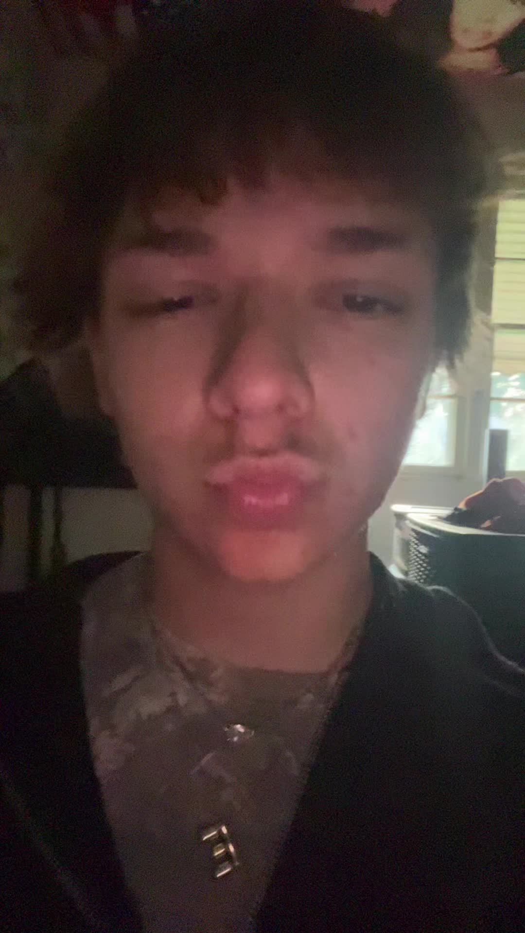 @zestybestie