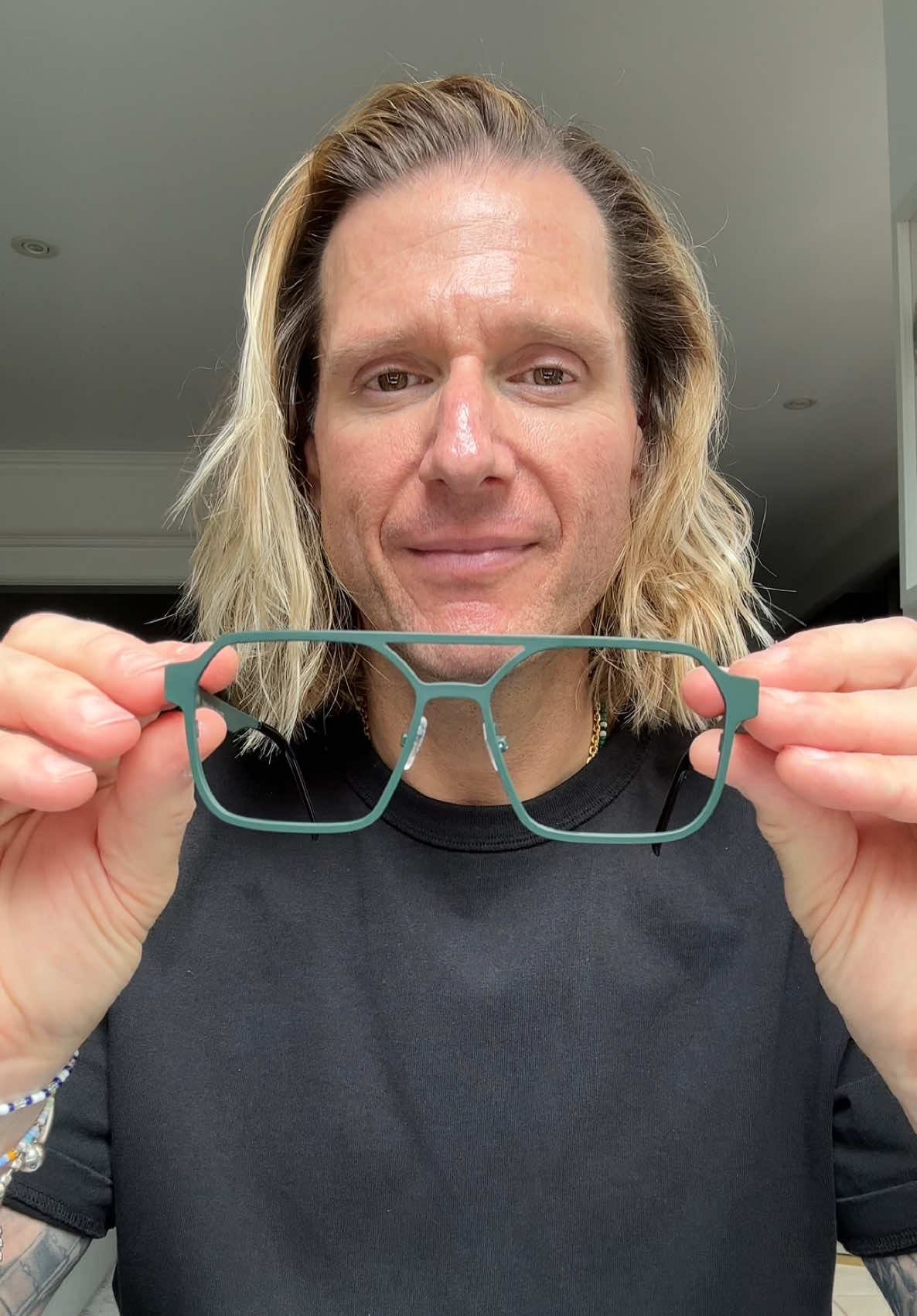 @Stevewearsglasses