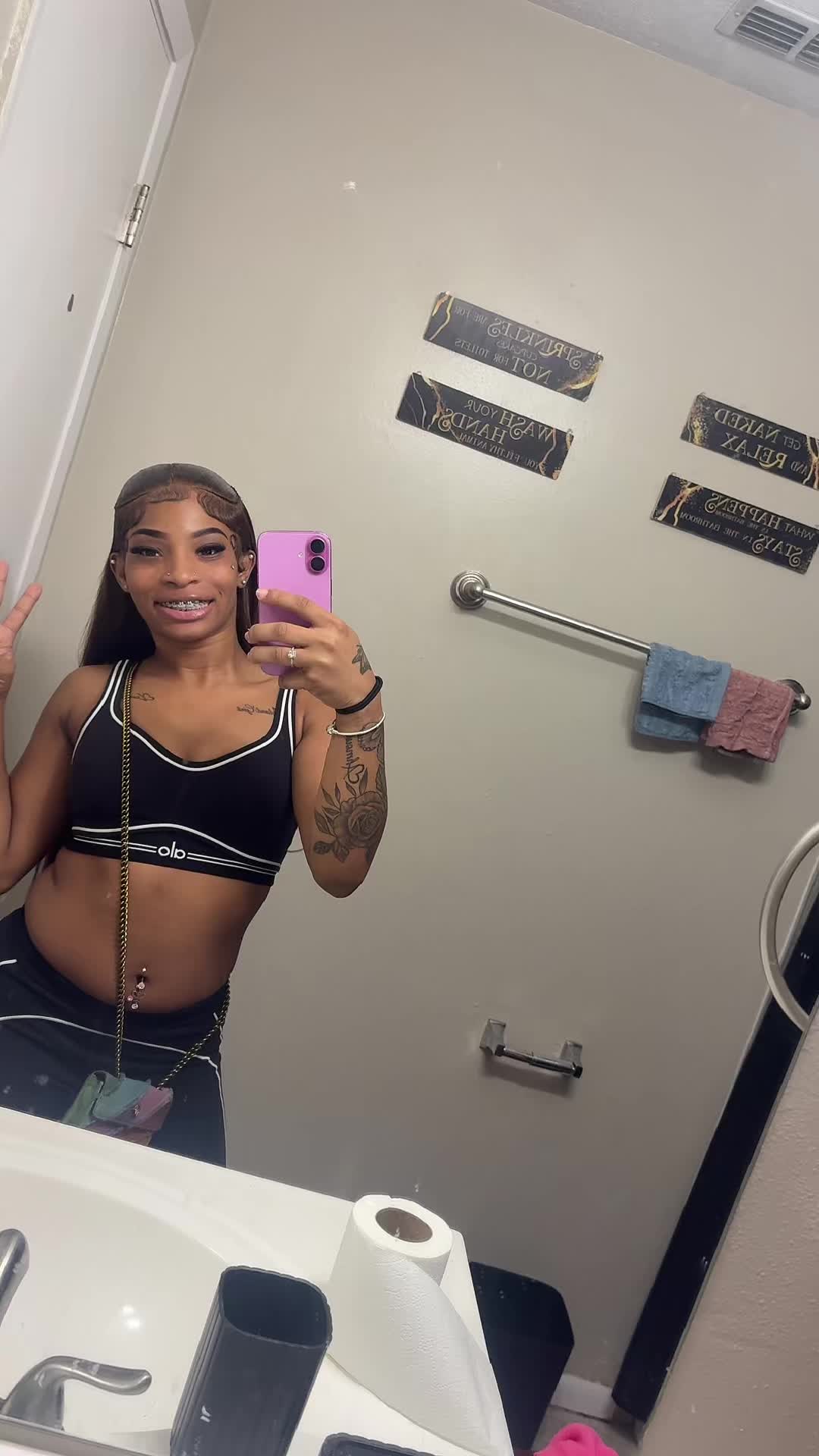 @👩🏽&zwj;❤️&zwj;💋&zwj;👩🏽