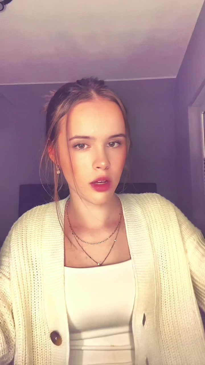 @Emma ᥫ᭡