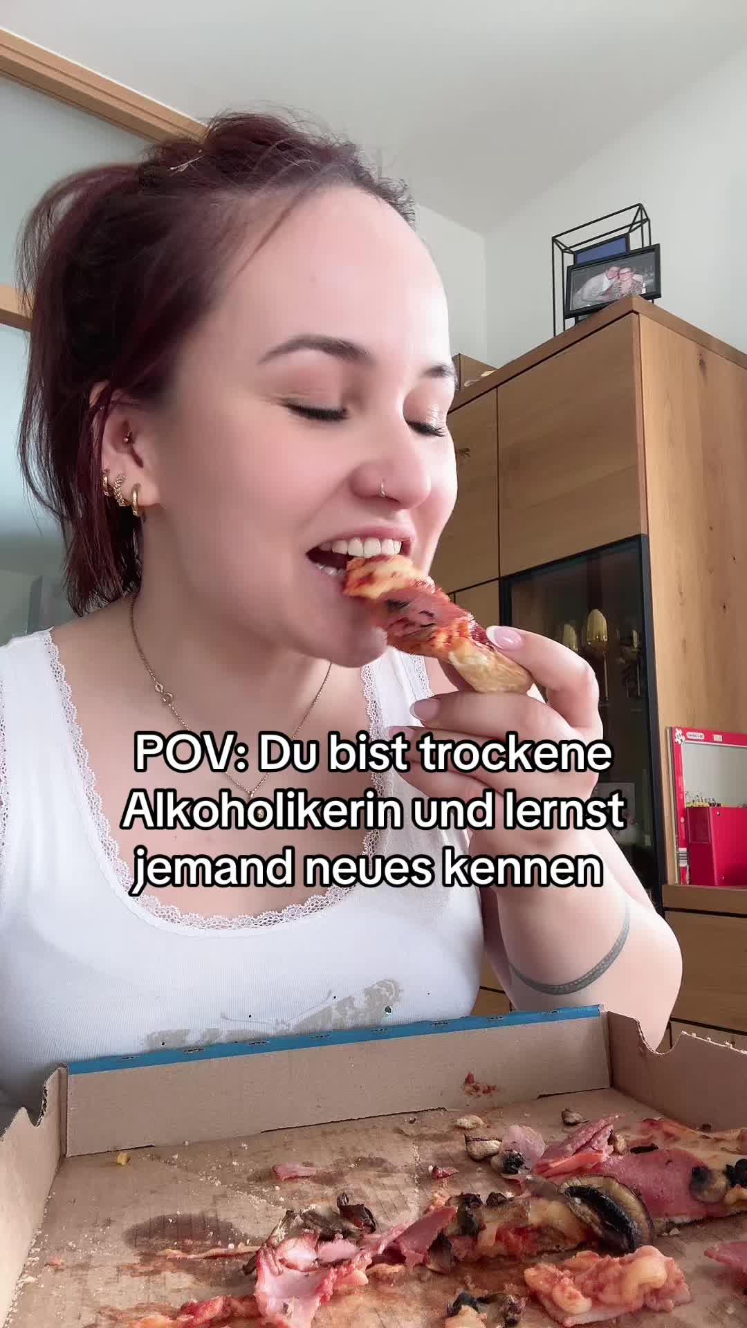 @laurassoberlife