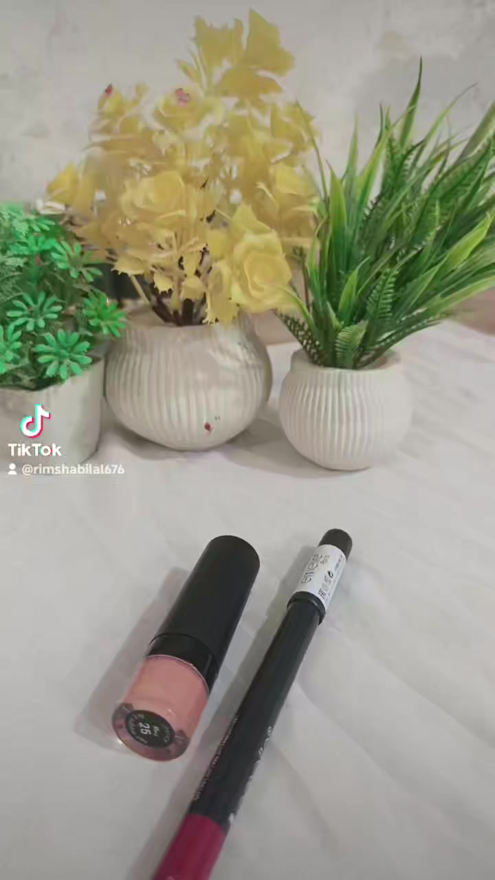 @Glossy rimsha💄
