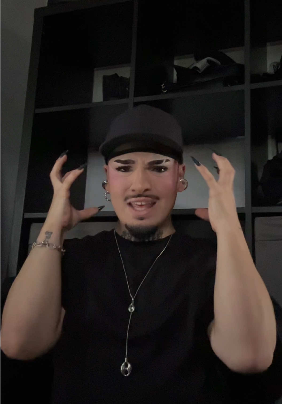 @𝐢𝐜𝐲 𝐠𝐨𝐫𝐠𝐨𝐧