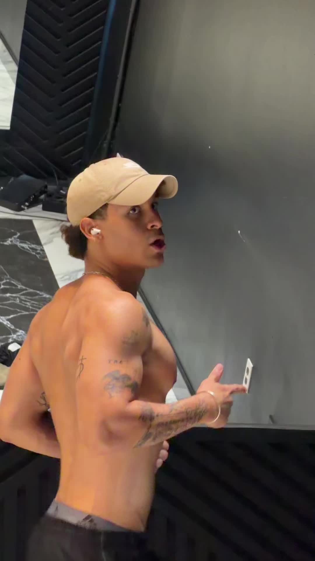 @Johnny Castillo