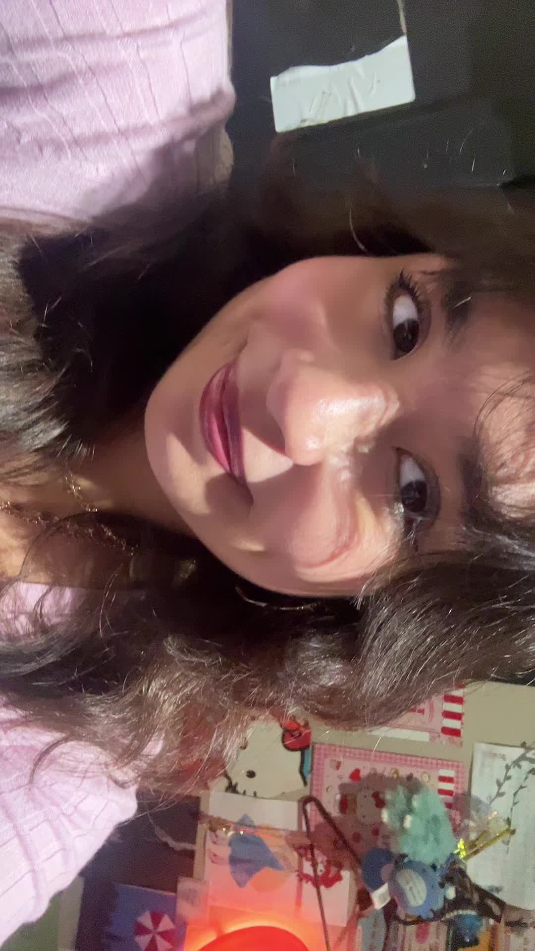@☕️🪬🧃📔🪡👩🏽&zwj;🎨