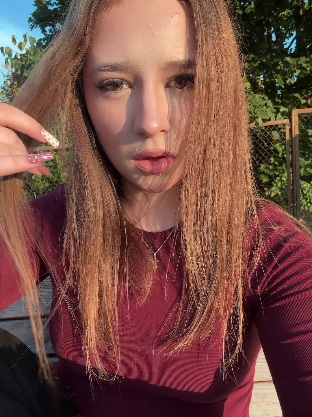 @тгк: шатенка в кадре
