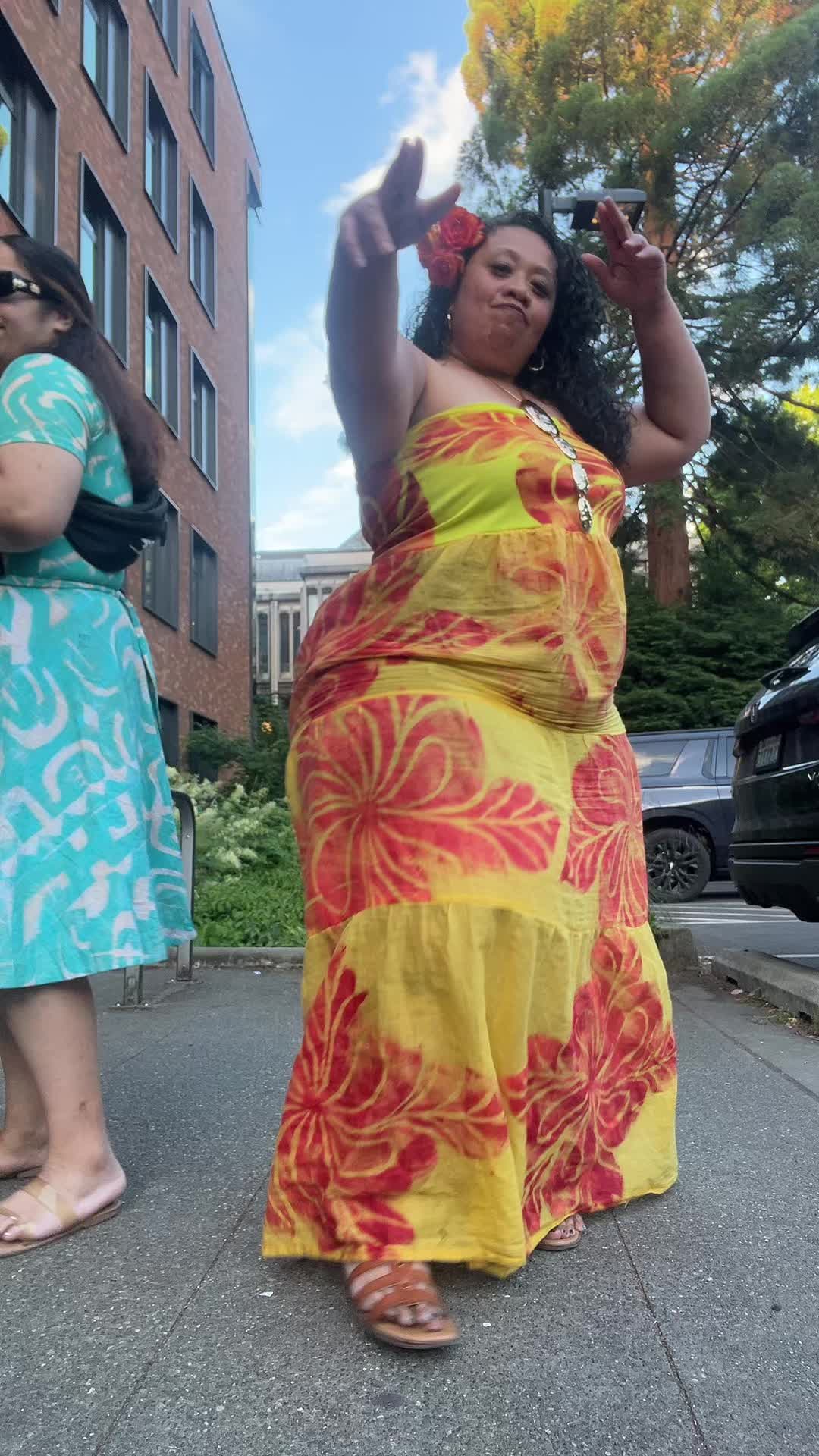 @__colossal_curvez__