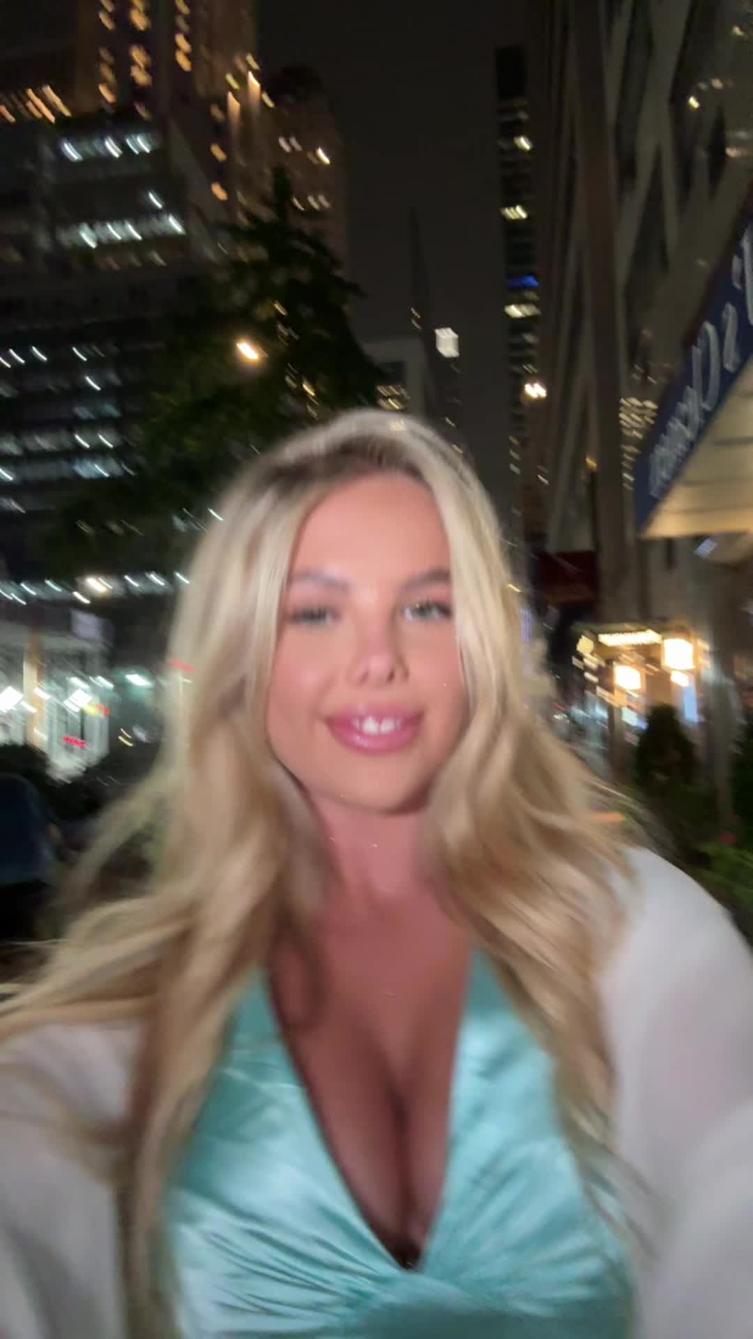@elliebluegregoria