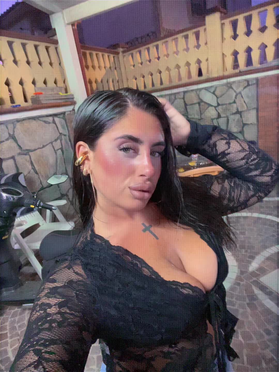@VVV
