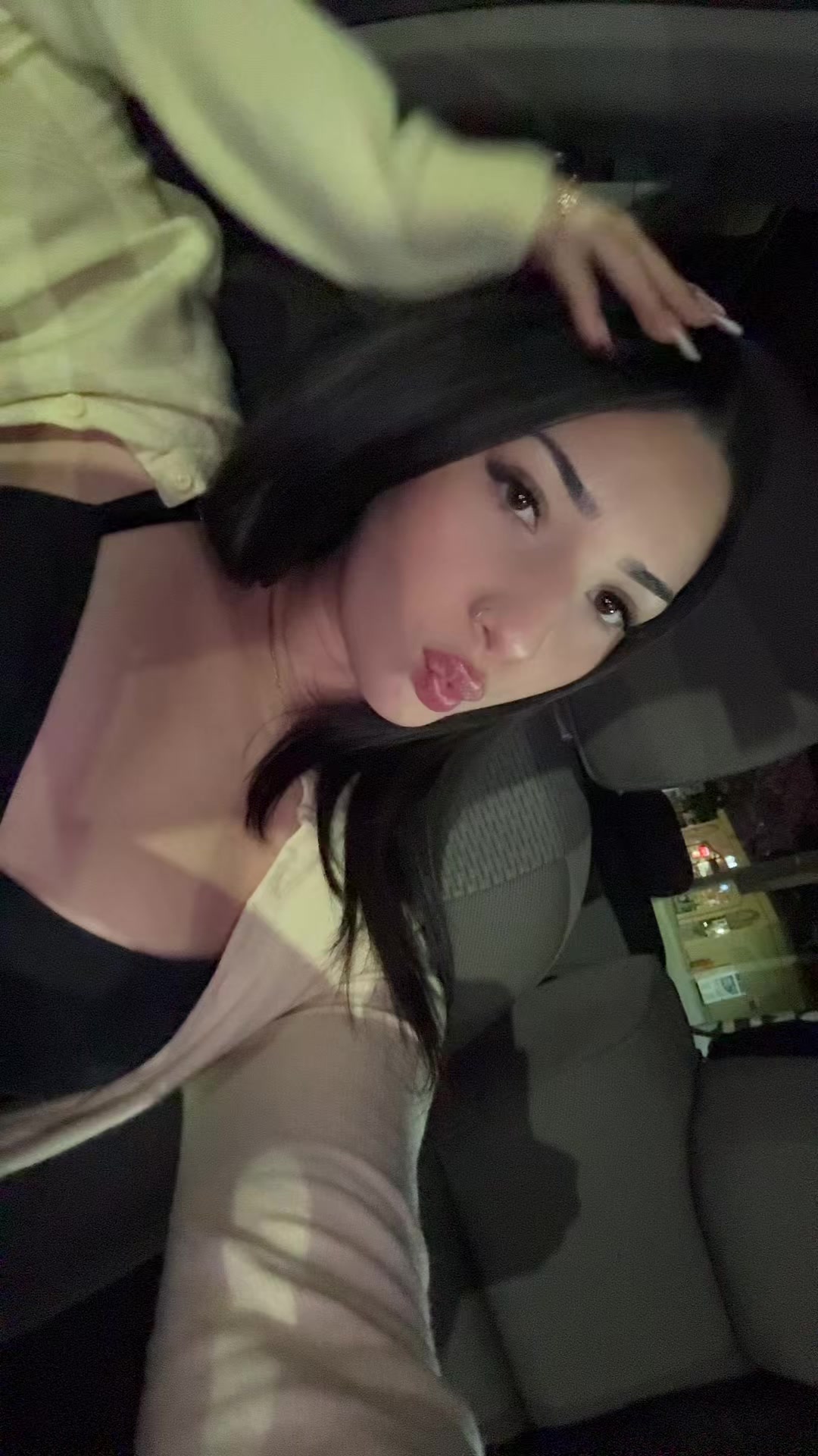 @Bella