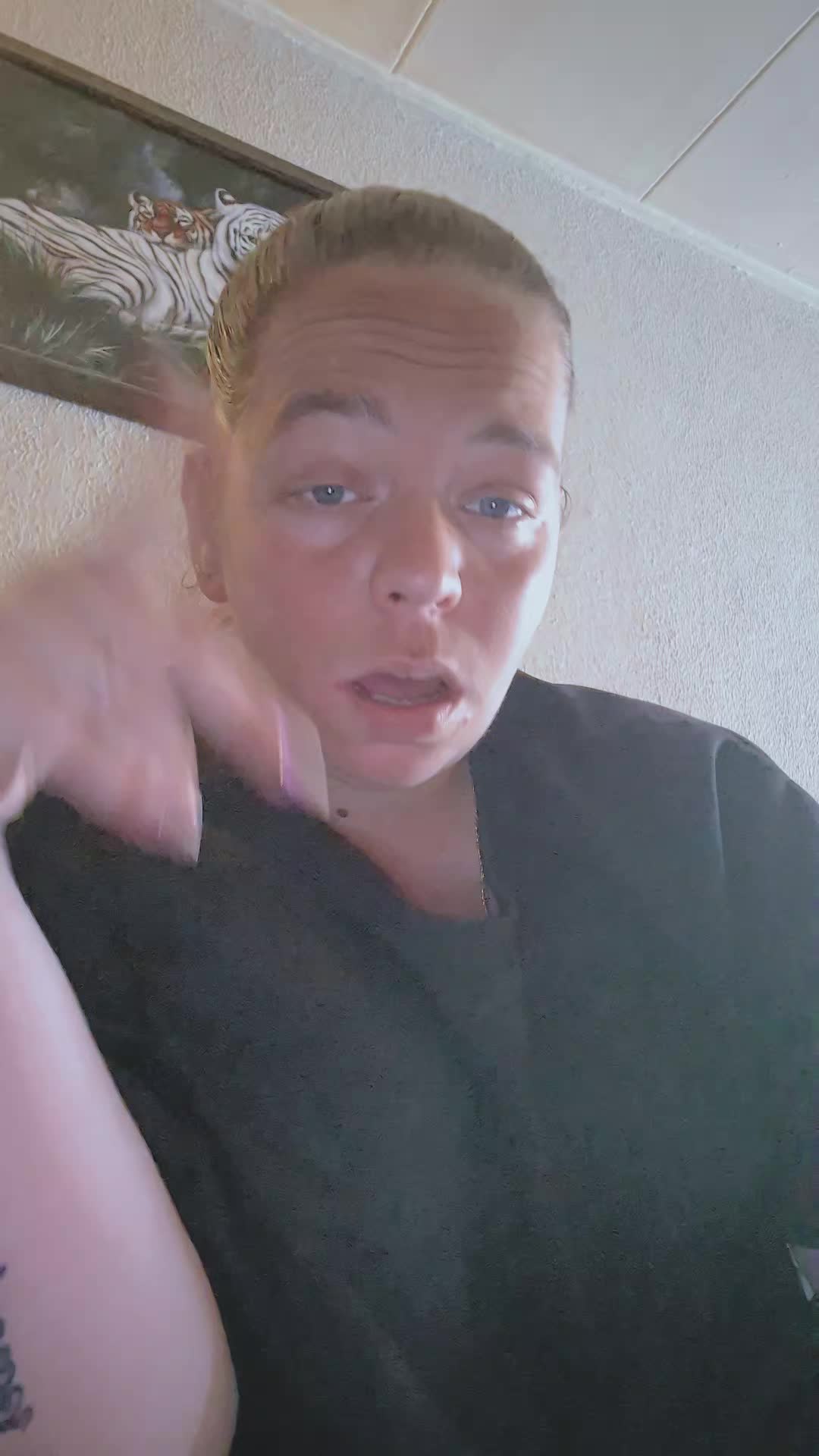 @xConhello