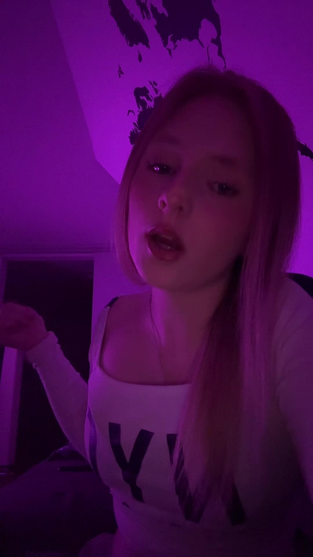 @Bella