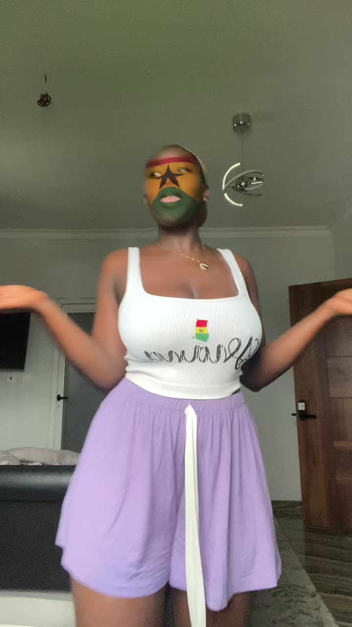 @Akua_Bhornrich💚