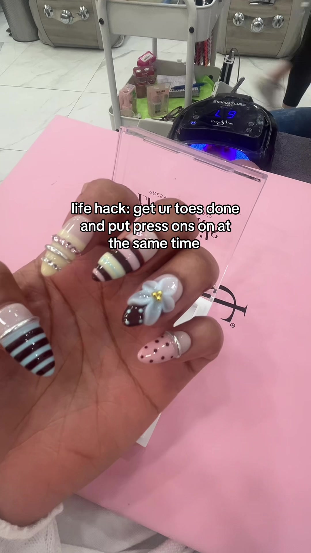 @layahᥫ᭡