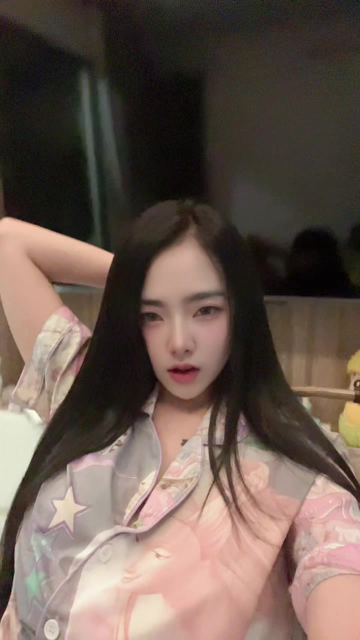 @Praewwee