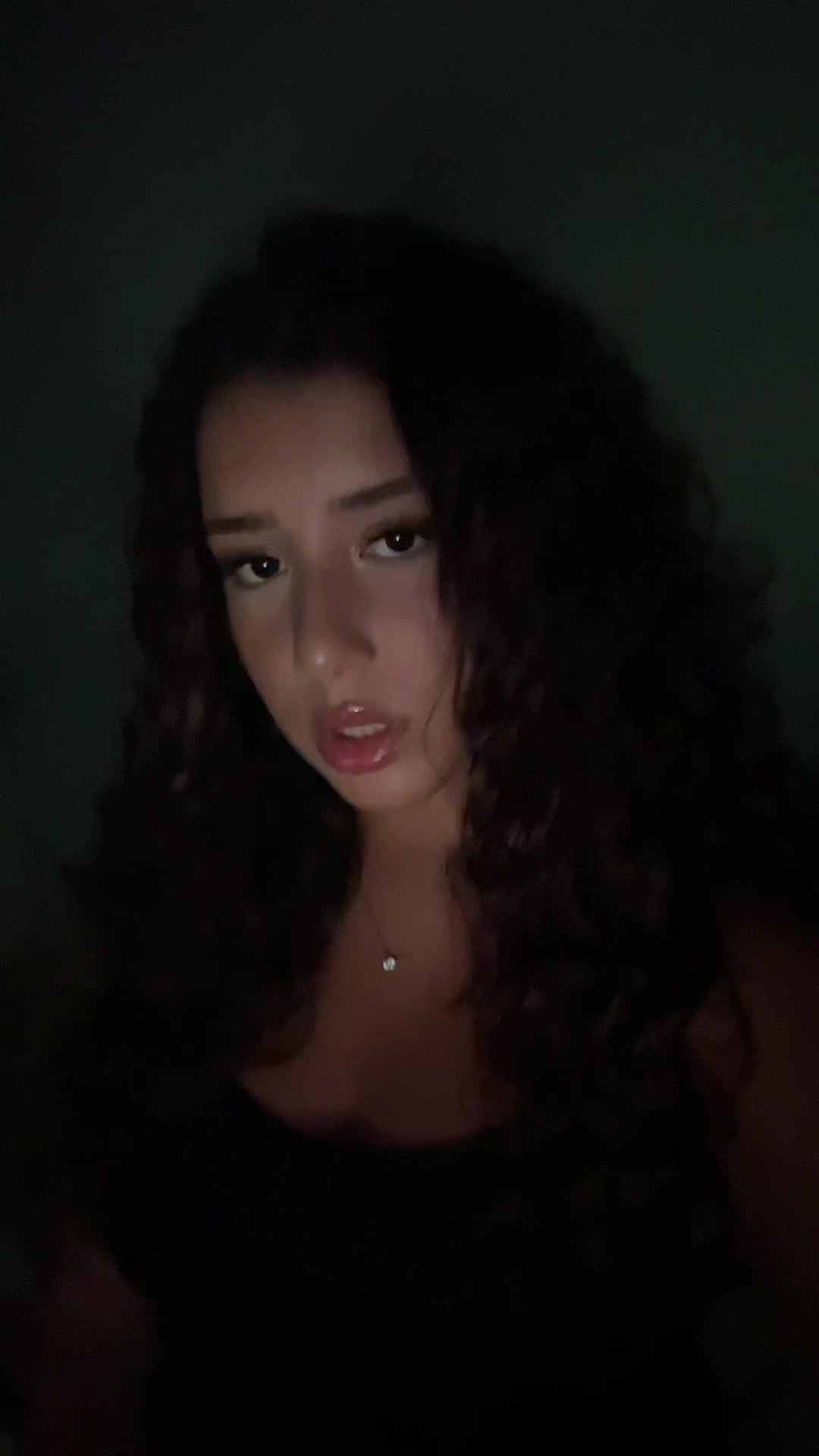 @￴