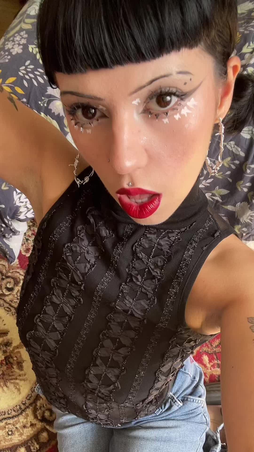 @Julia 🩴🫦