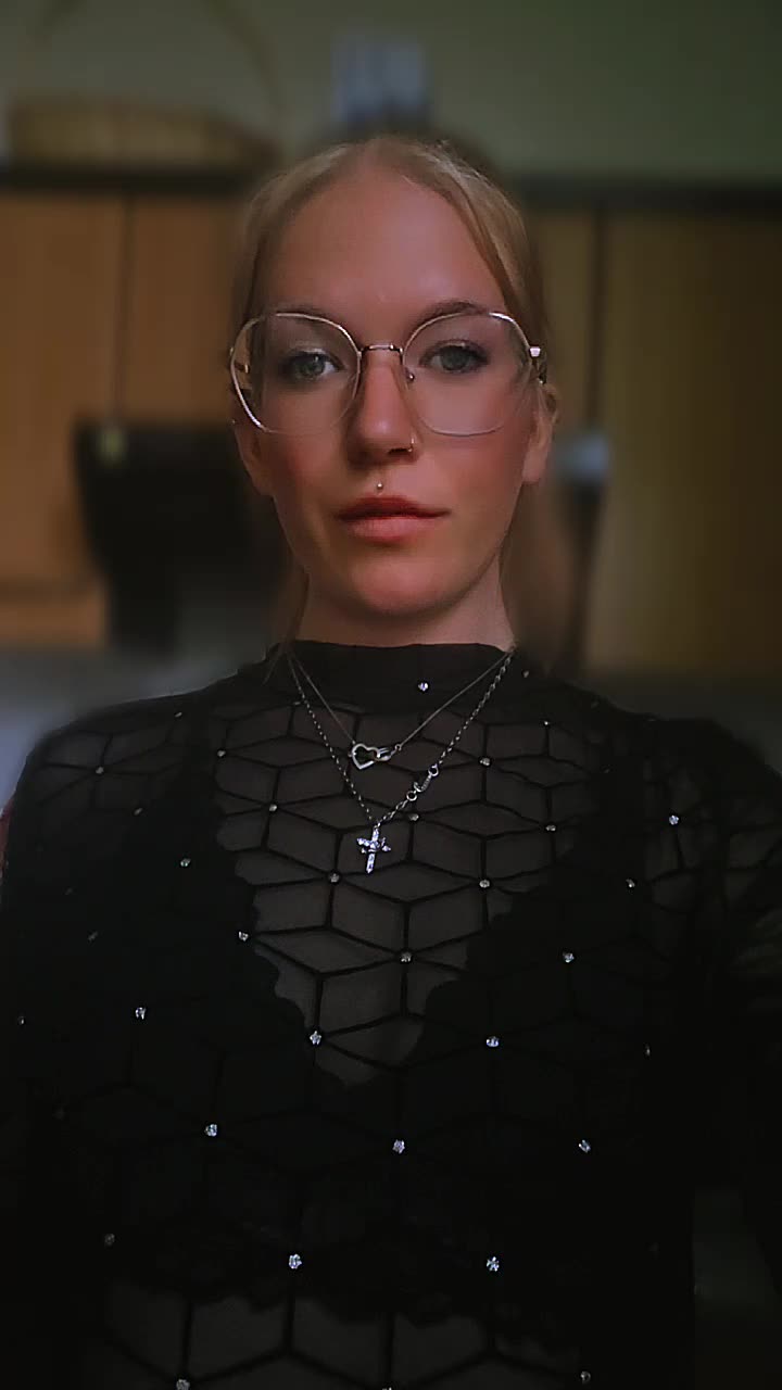 @Celina⚡️🖤