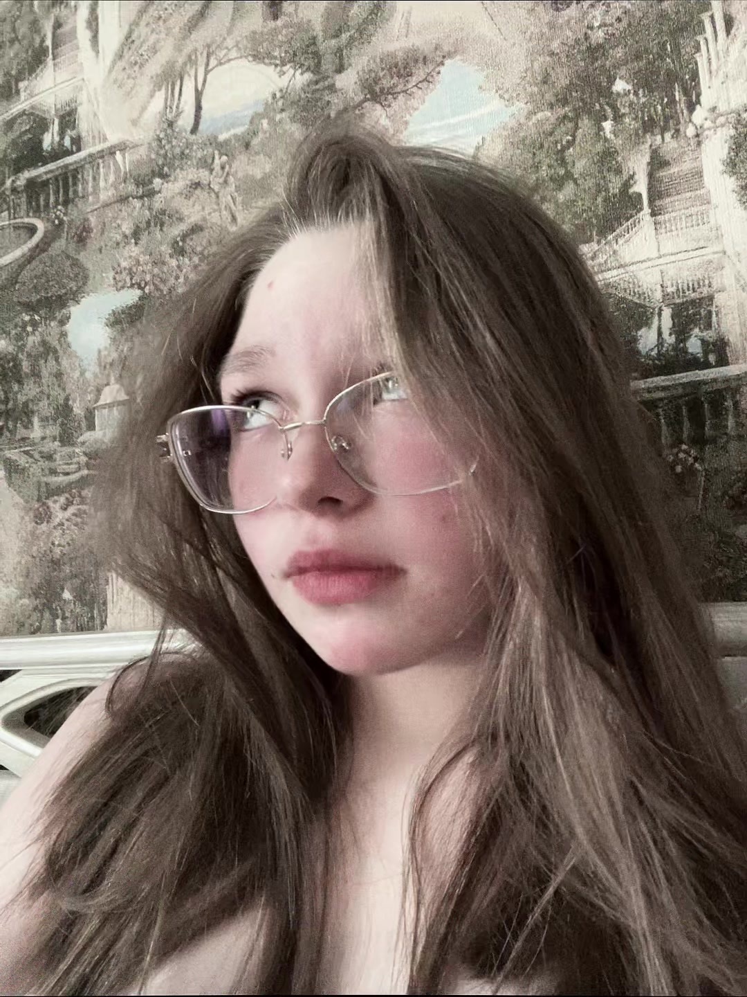 @Аполлинария