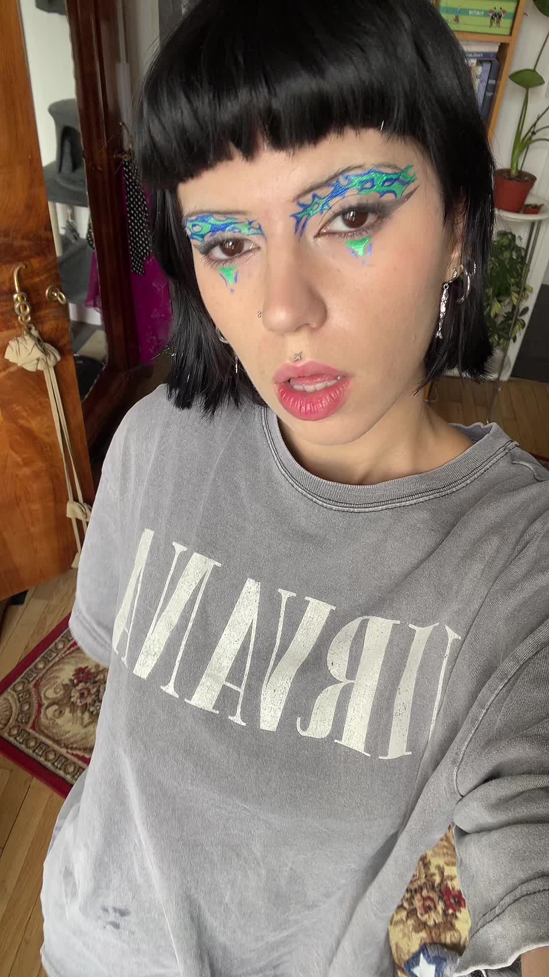 @Julia 🩴🫦