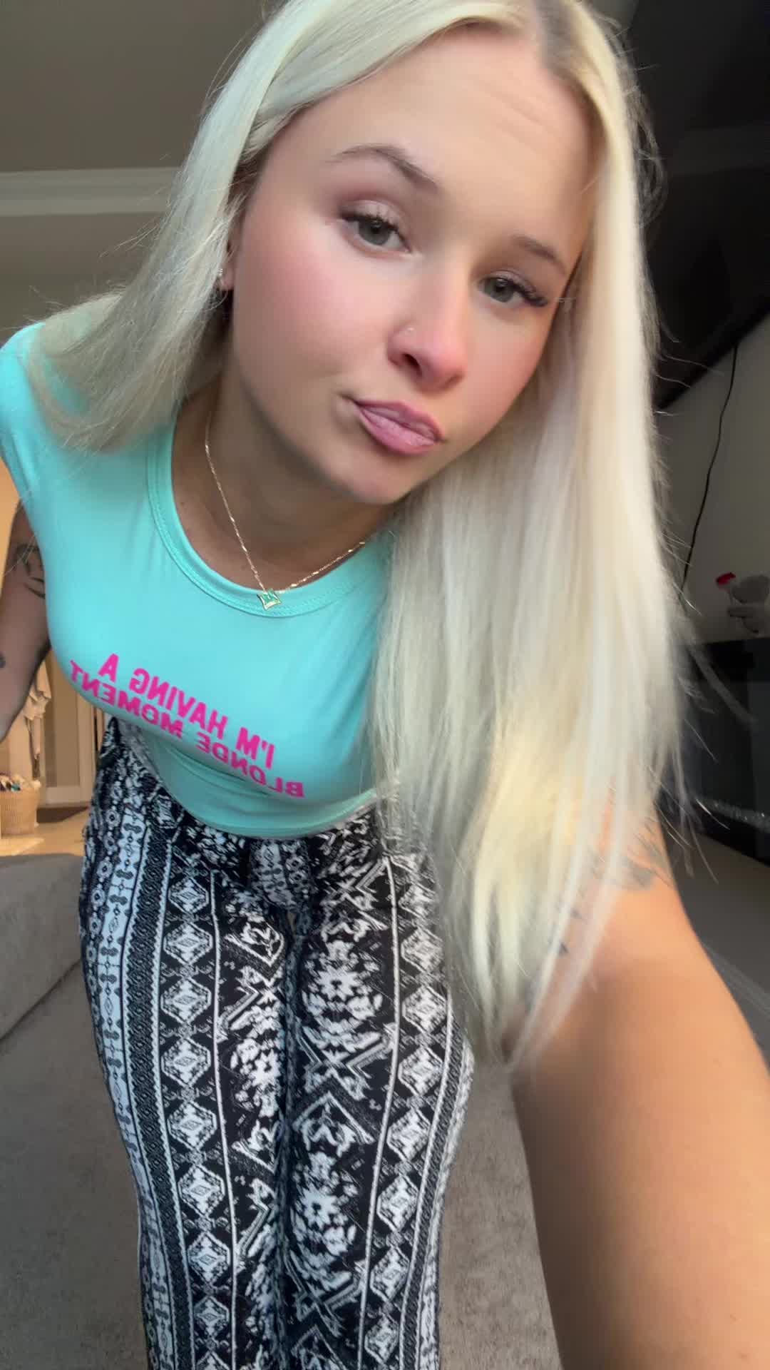 @hay 🦦