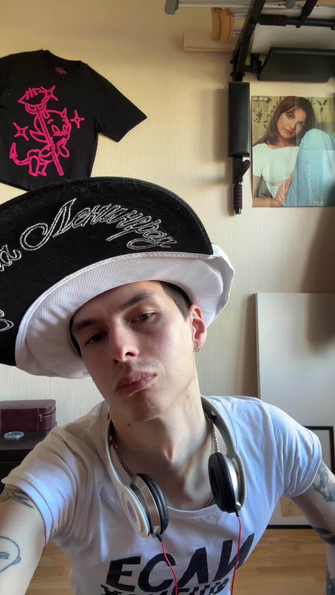 @Максим Зихель Лох