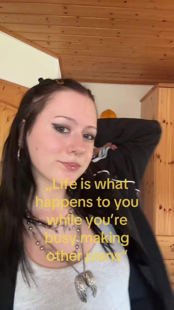 @lara .⋆♱