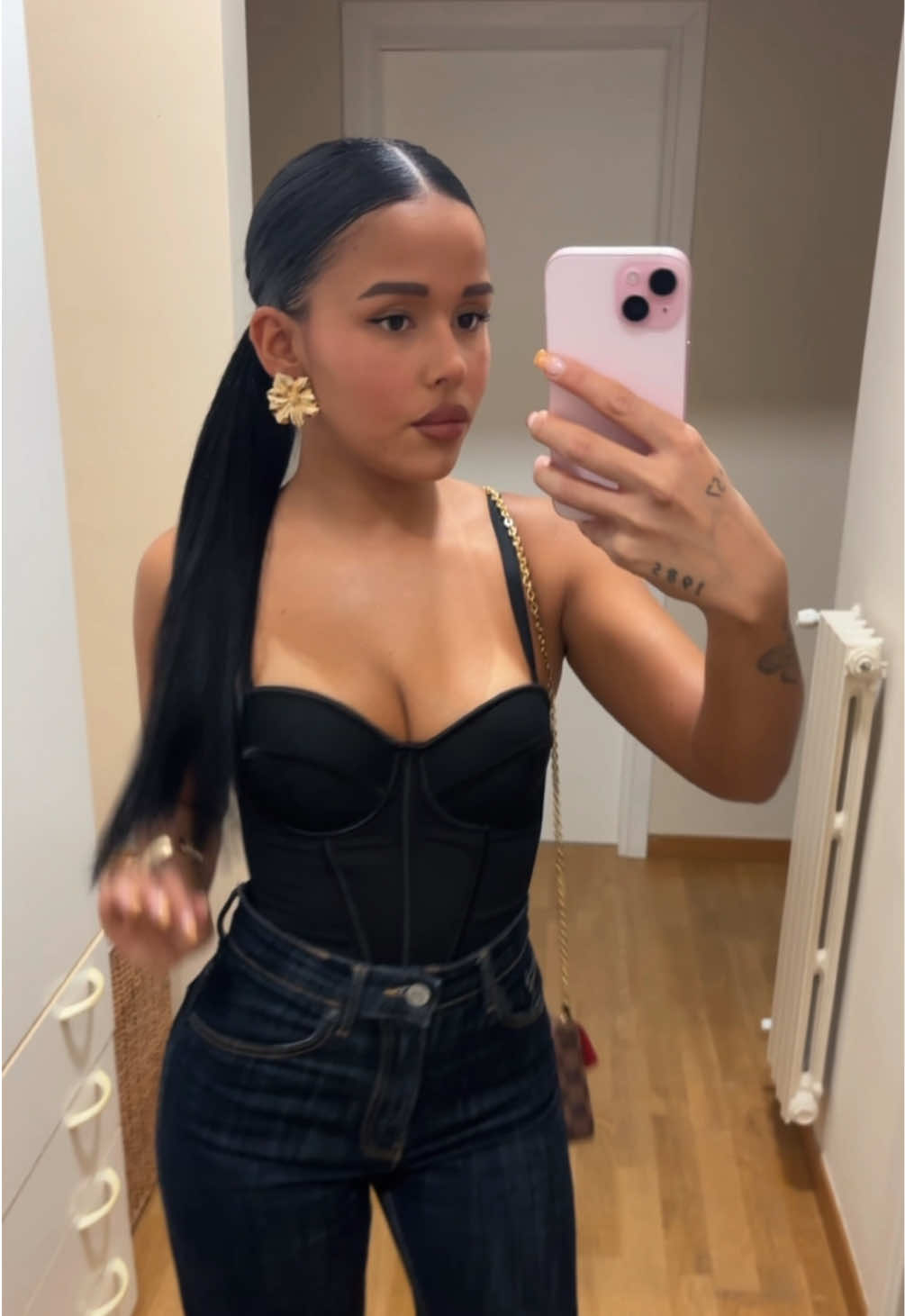 @Nicolecamacho02_
