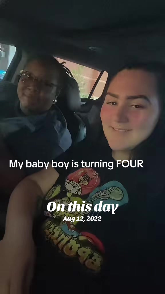 @Ashleyplusfour