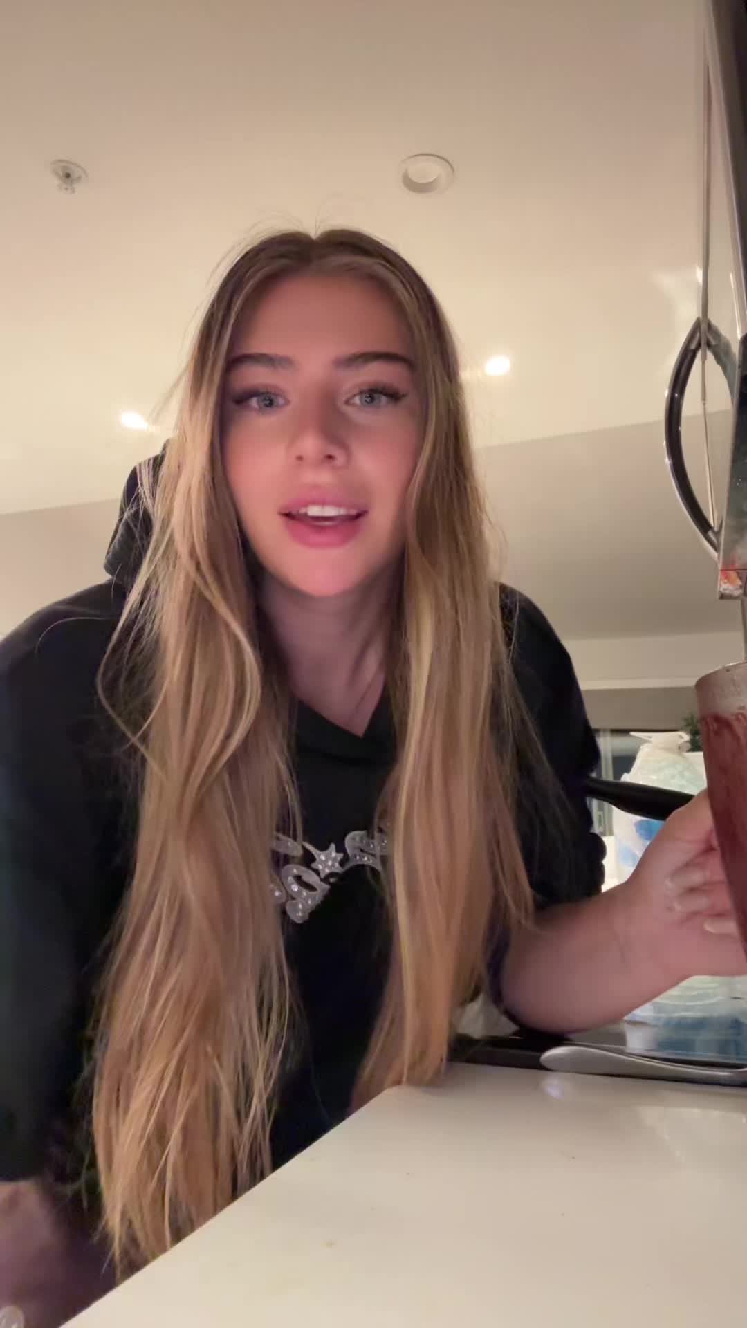 @𝐋𝐚𝐞 𝐋𝐚𝐞 🕊