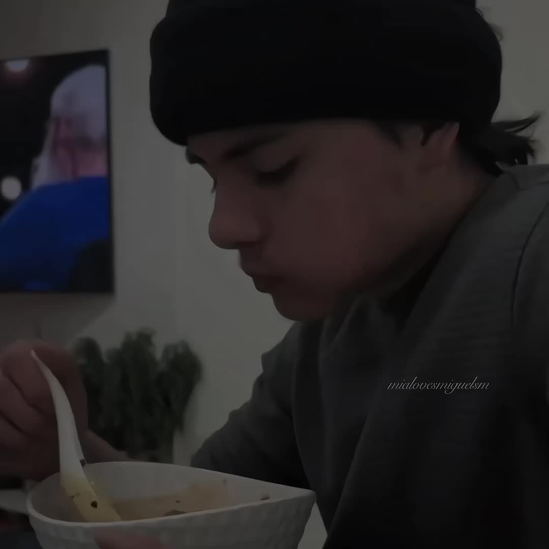 @𝓂𝒾𝒶 🍌