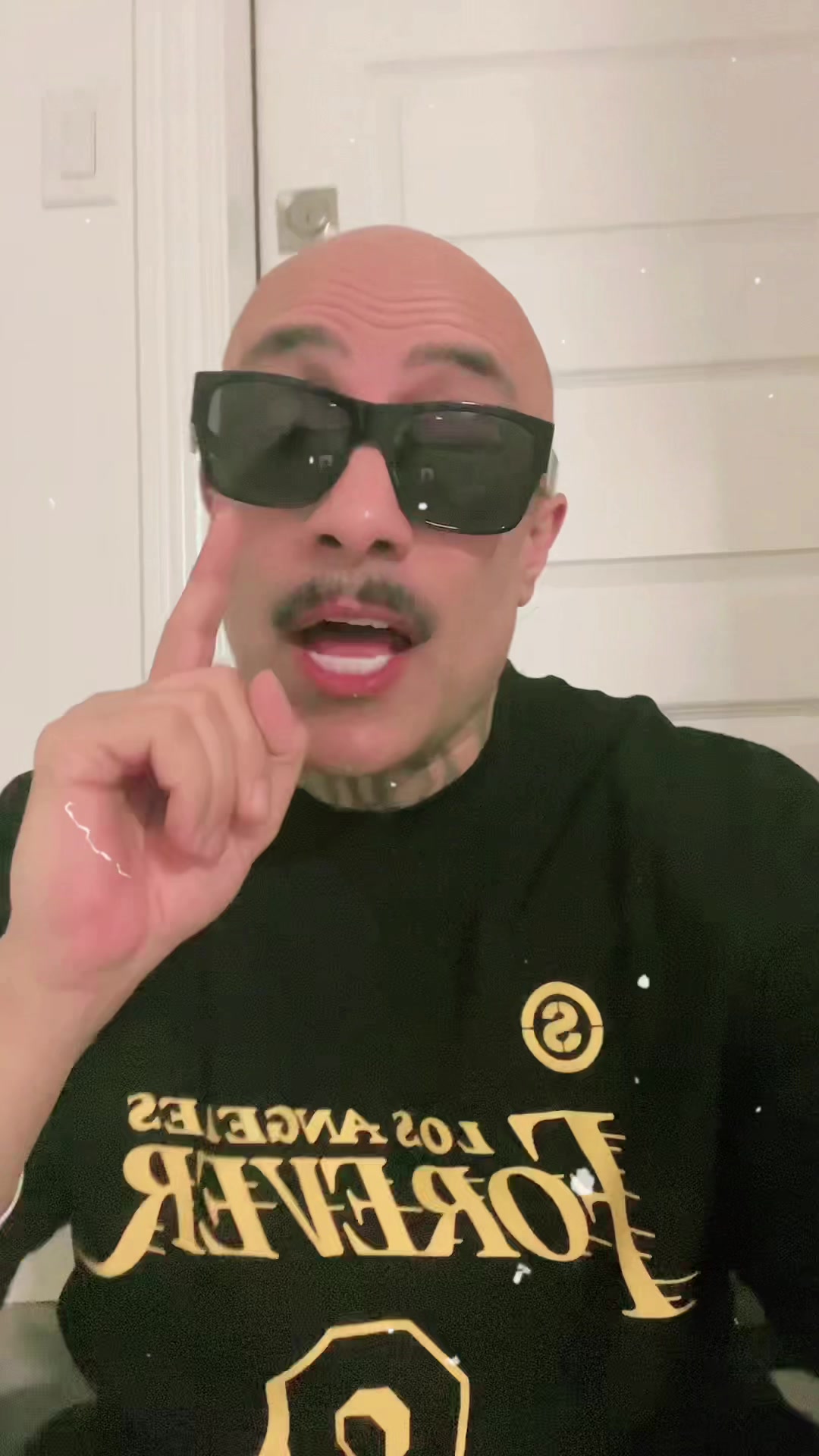 @Mr.Capone-E