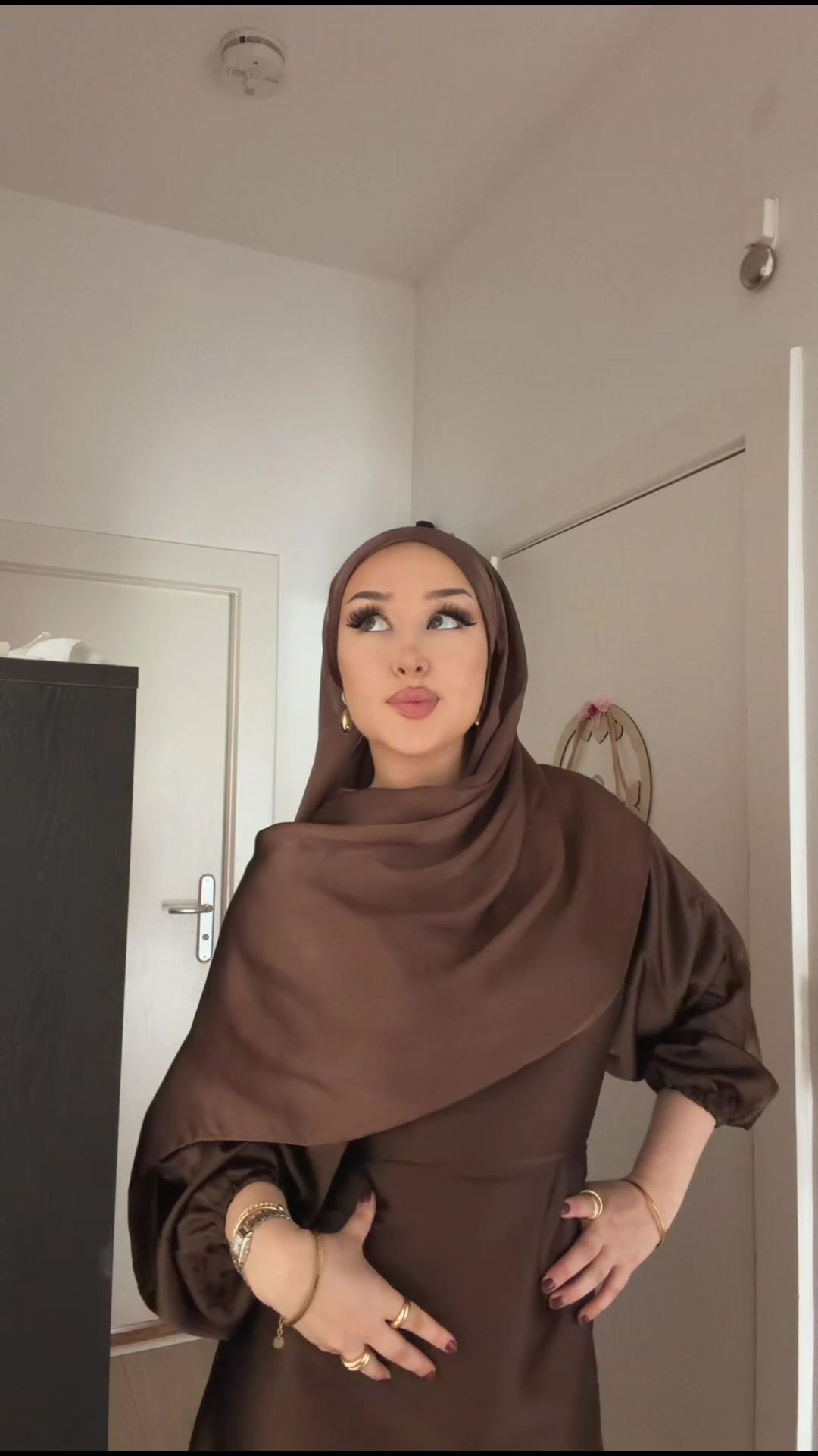 @n1met16