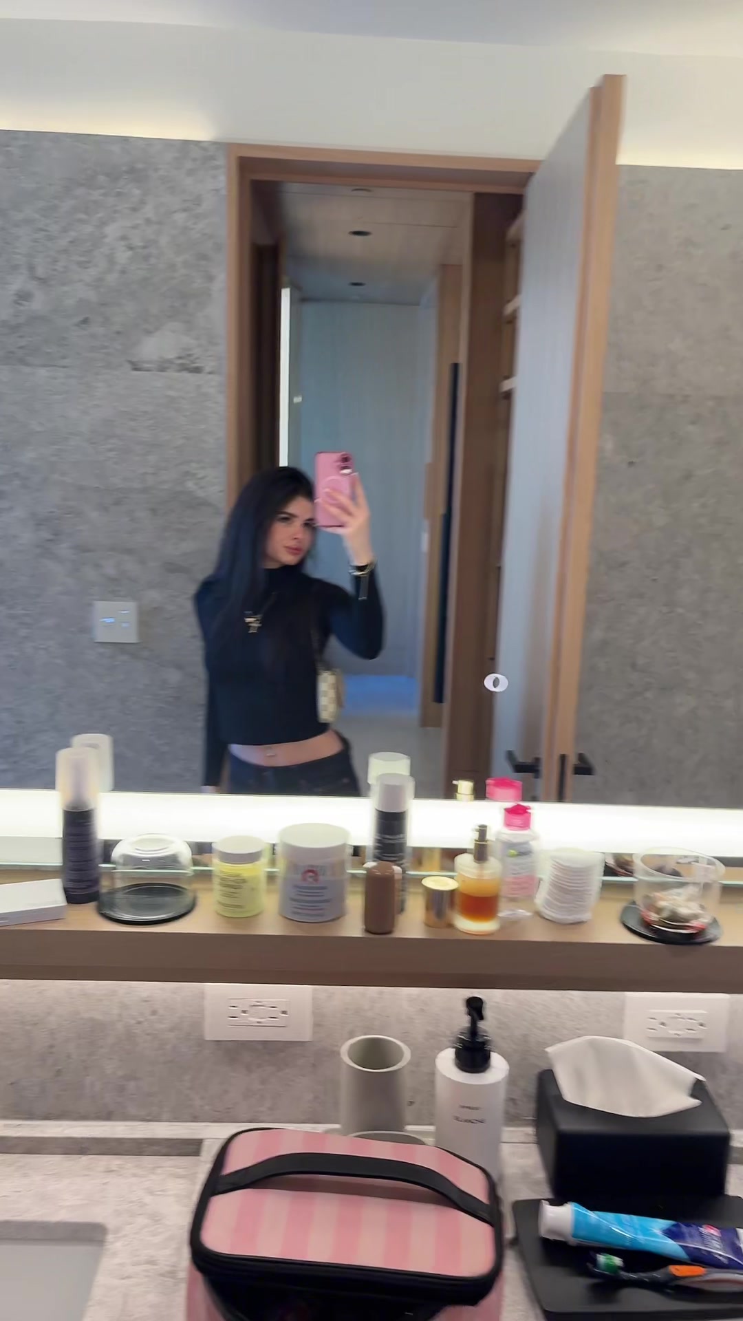 @Ava