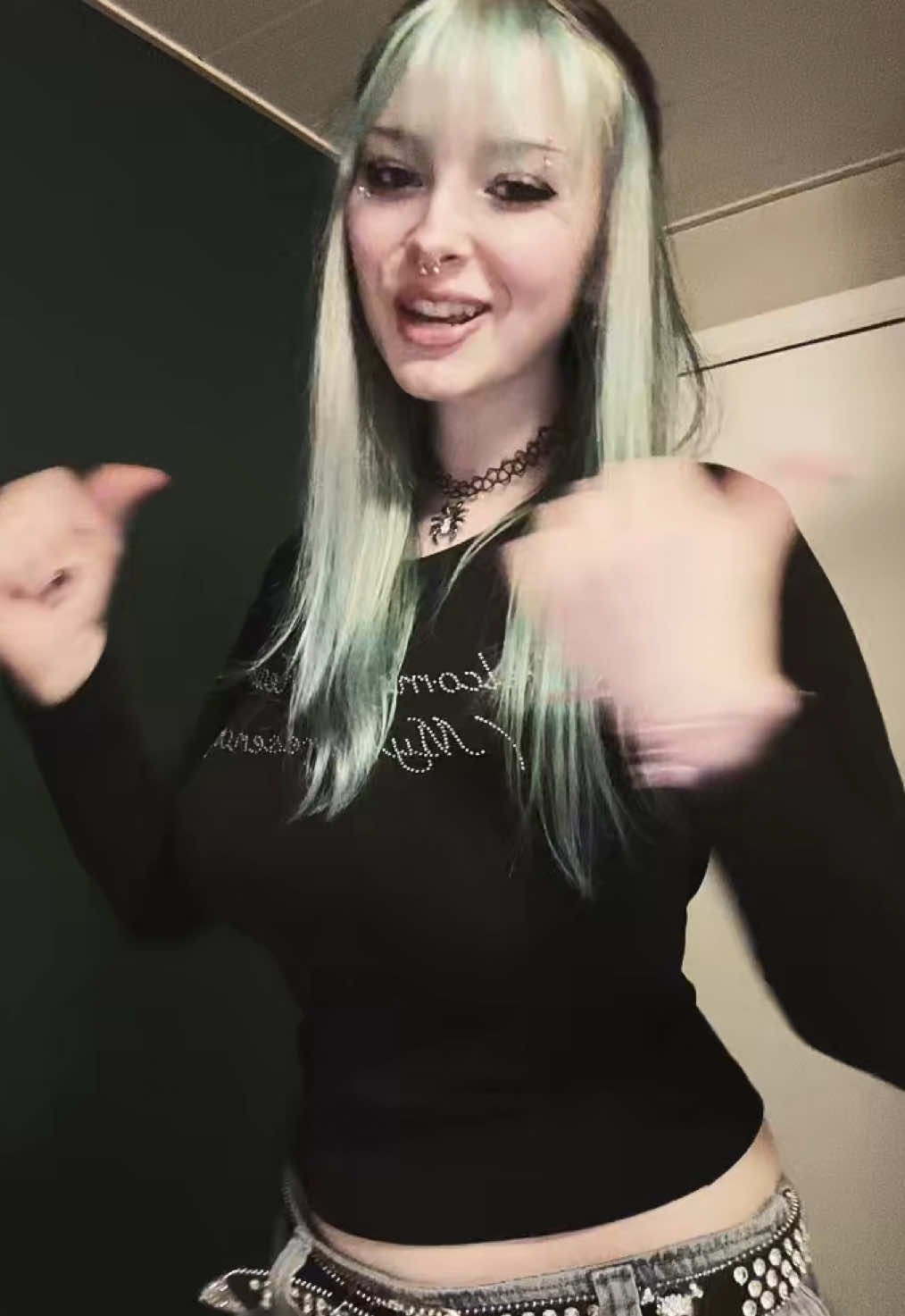 @·:*¨༺☠︎︎♱𝔩𝔢𝔢♱☠︎︎༻¨*:·