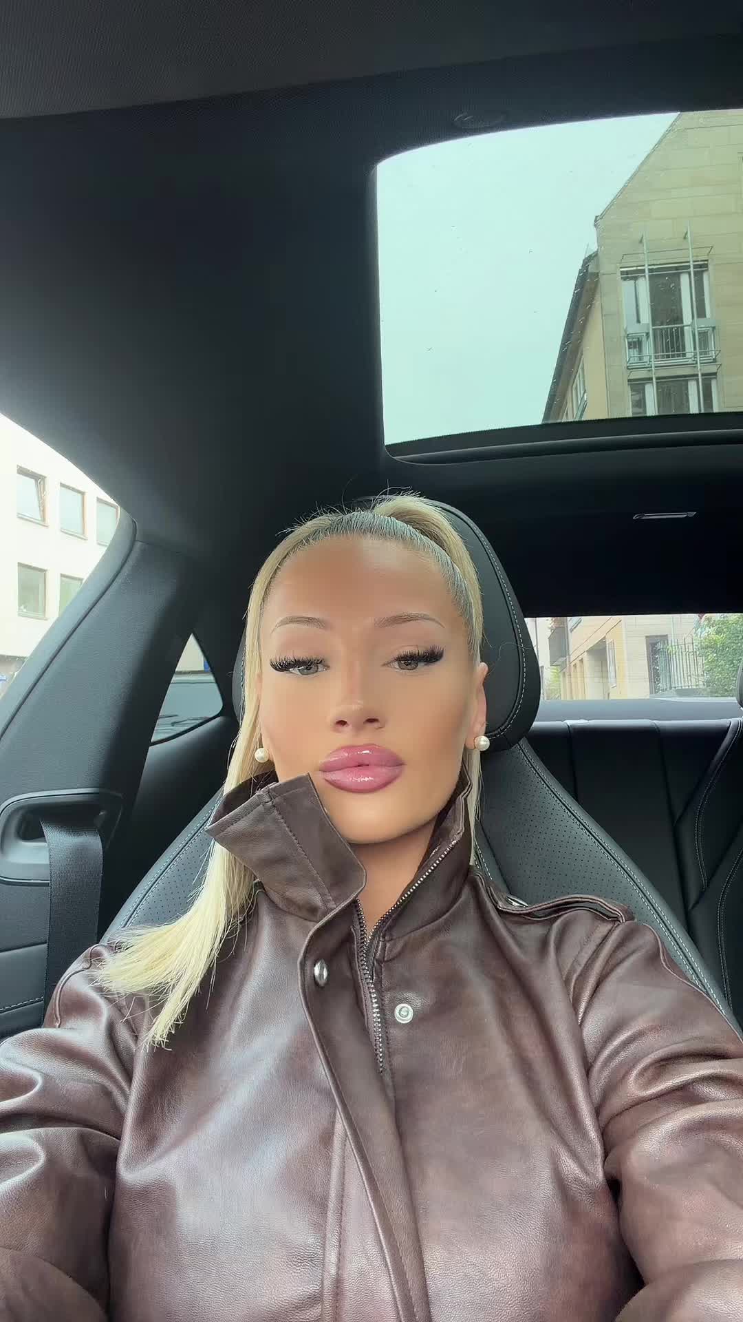 @ℳ𝑜𝓃𝒾𝓆𝓊𝑒