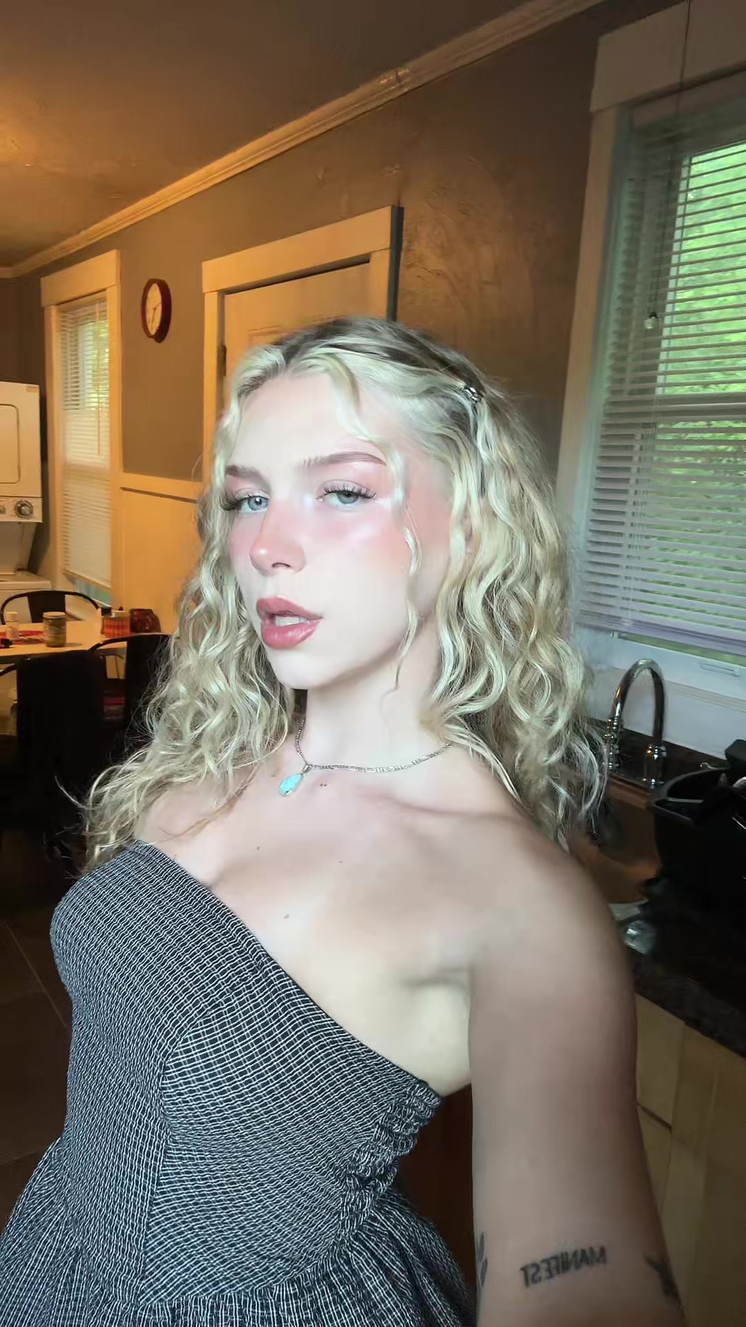 @ays ☮︎