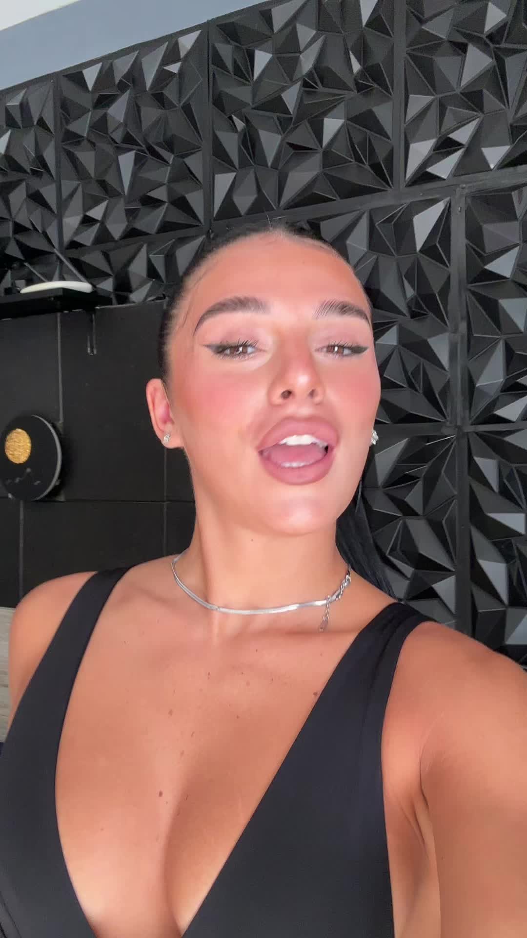 @Costanza_e