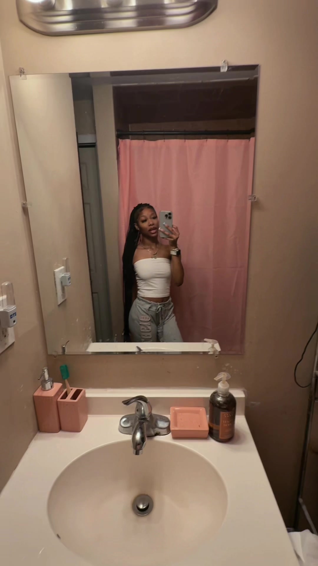 @Vee🪷