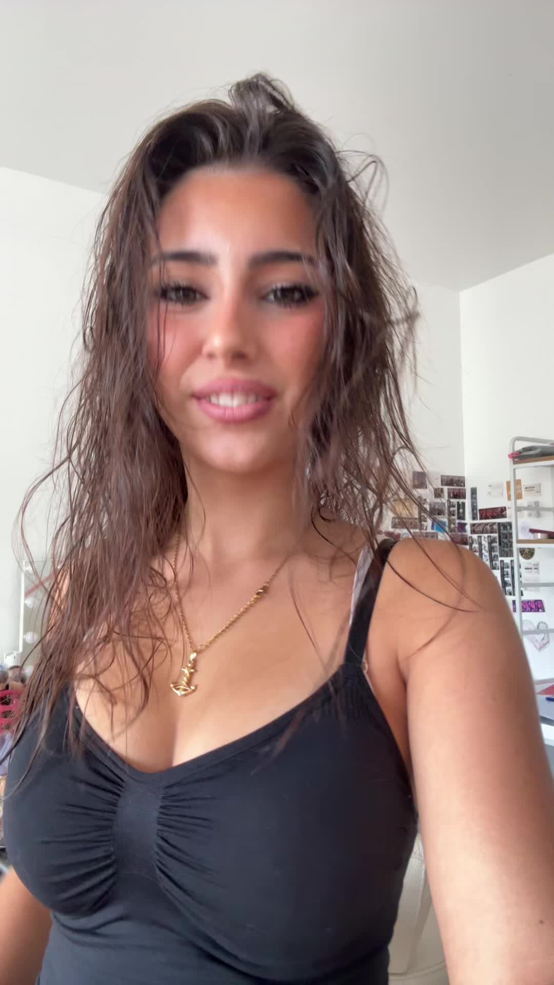 @whooischarlotte