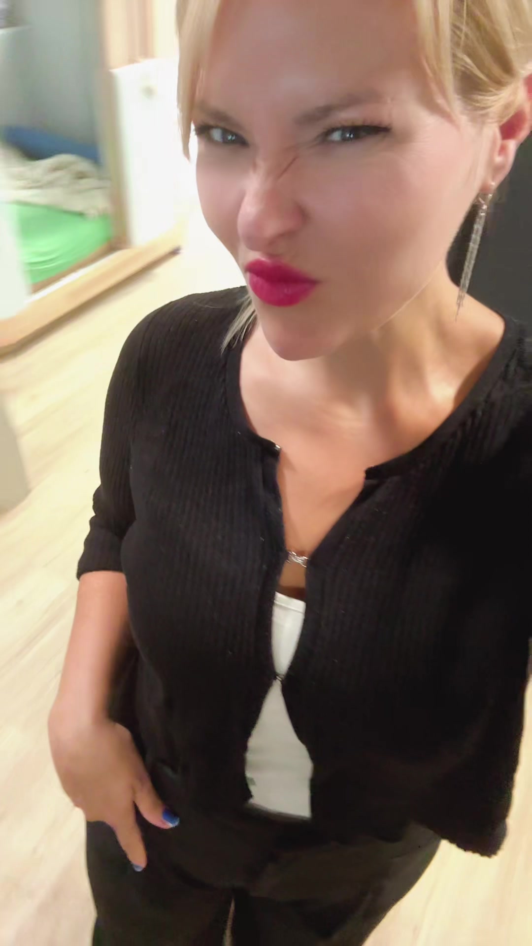 @Anika_Carina🦅