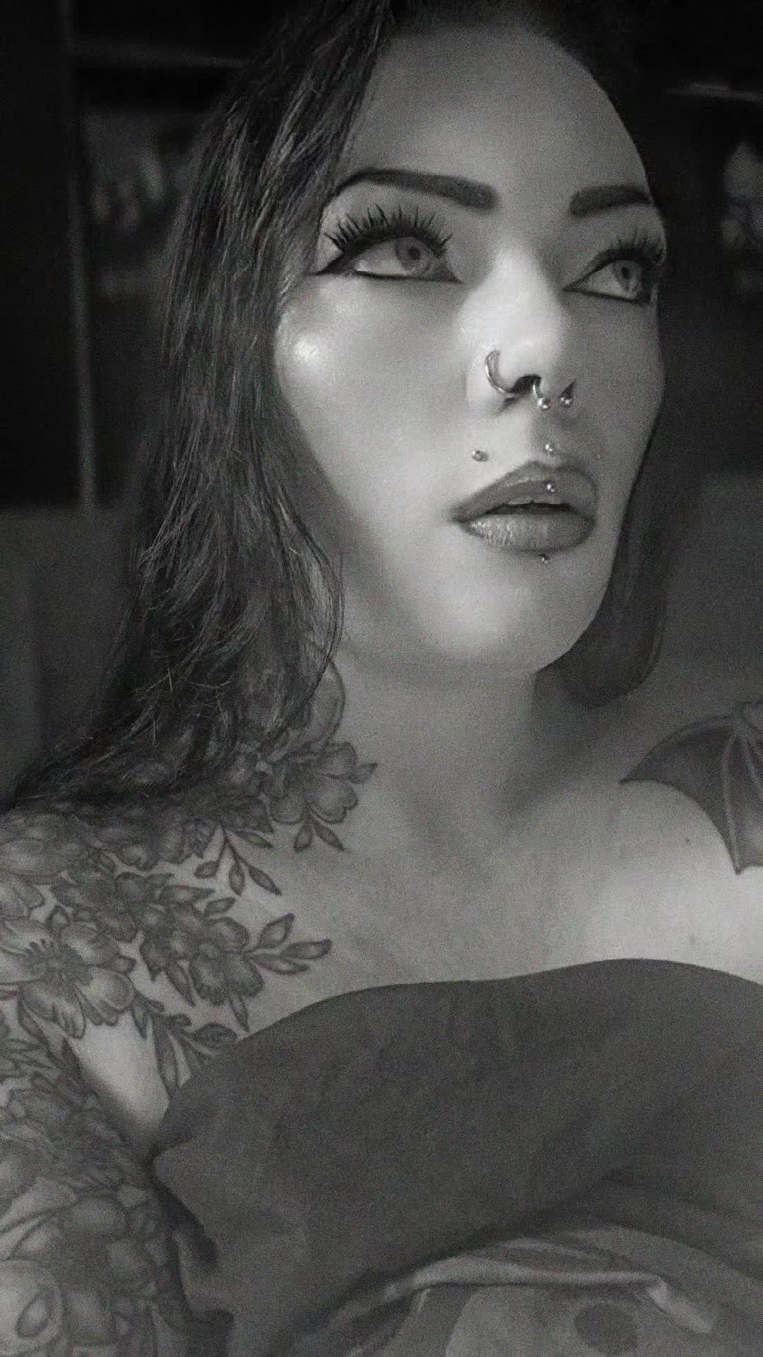 @🖤☬✞ Ⱡ₳ɄⱤ₳ ✞☬🖤