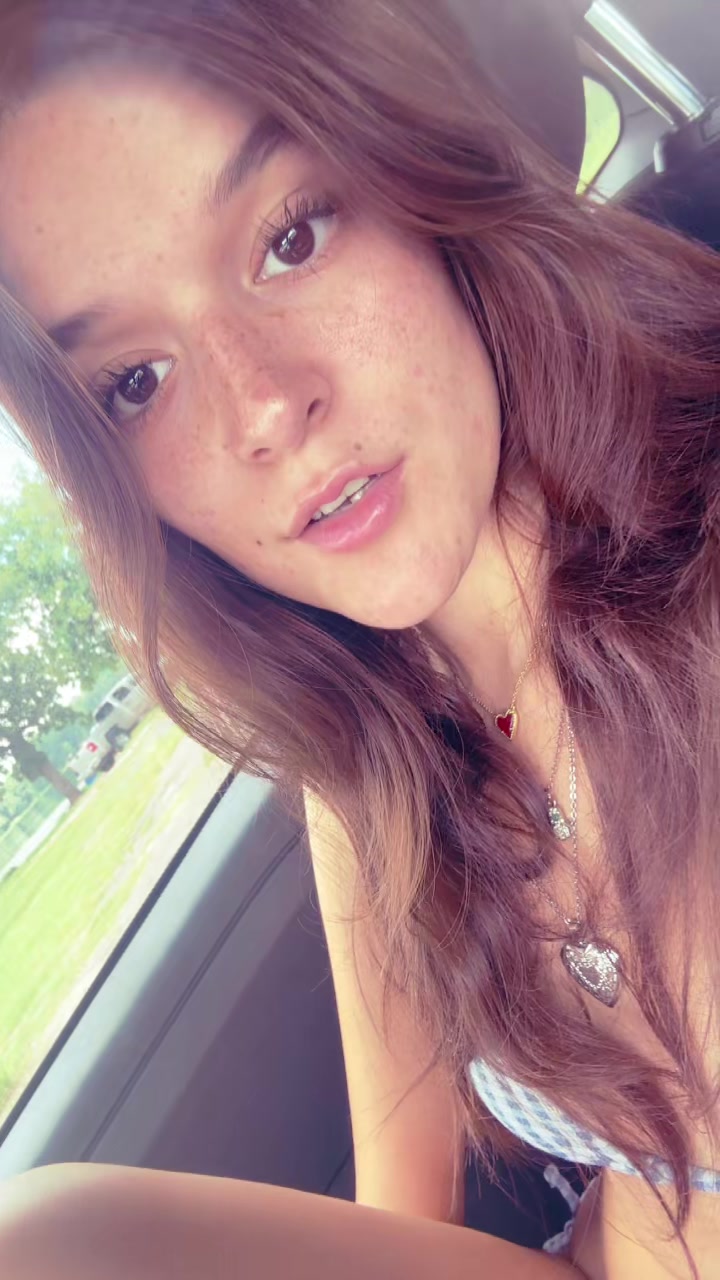 @aliviathompson